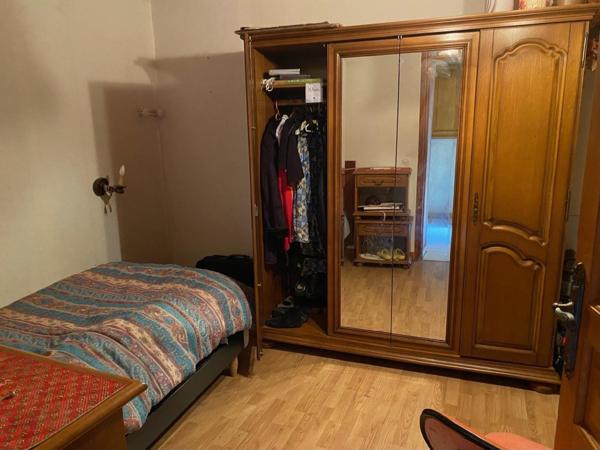 Maison en pierre, possibilité de repartir en 3 habitations.