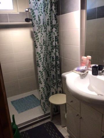 Maison en pierre, possibilité de repartir en 3 habitations.