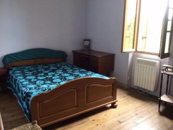 Maison en pierre, possibilité de repartir en 3 habitations.