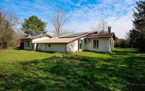 Maison à vendre    5 pièces •  Saint-Loubès