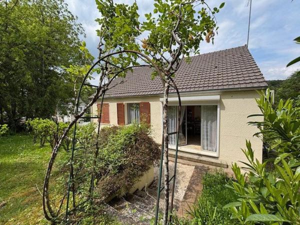 Joli pavillon sur sous-sol avec grand terrain