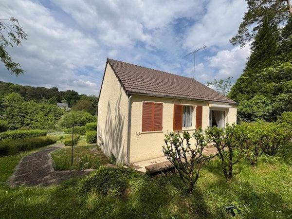 Joli pavillon sur sous-sol avec grand terrain