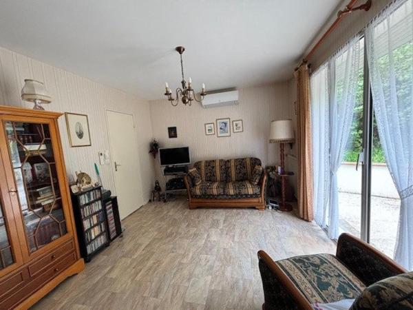 Joli pavillon sur sous-sol avec grand terrain