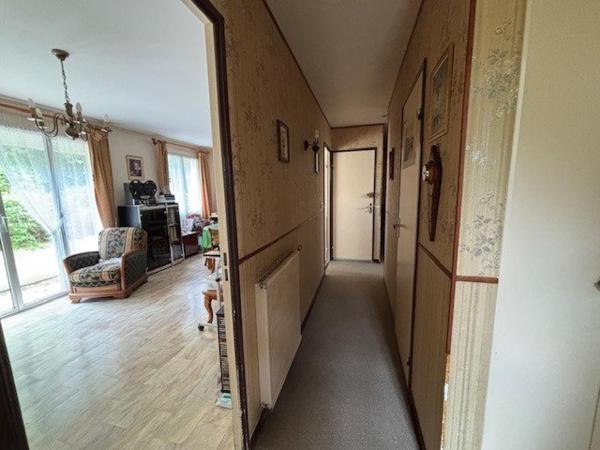 Joli pavillon sur sous-sol avec grand terrain