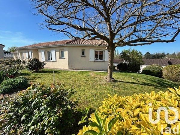 Maison 4 pièces de 95 m² à Châtillon-sur-Thouet (79200)