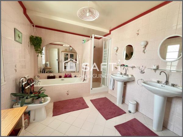 Maison de village, 3 chambres, jardinet, garage