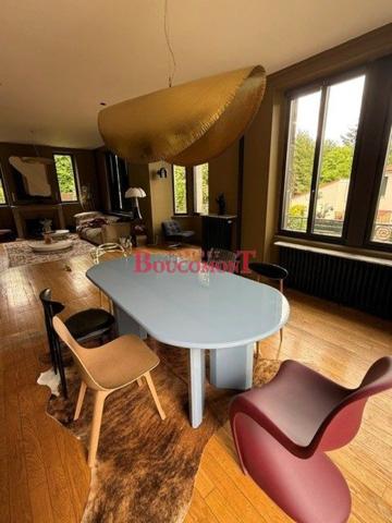Maison 7 pièce(s) 5 chambre(s) 220 m²