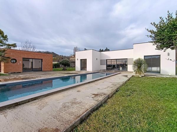 MAISON MODERNE - PISCINE - POOL HOUSE ET GARAGE