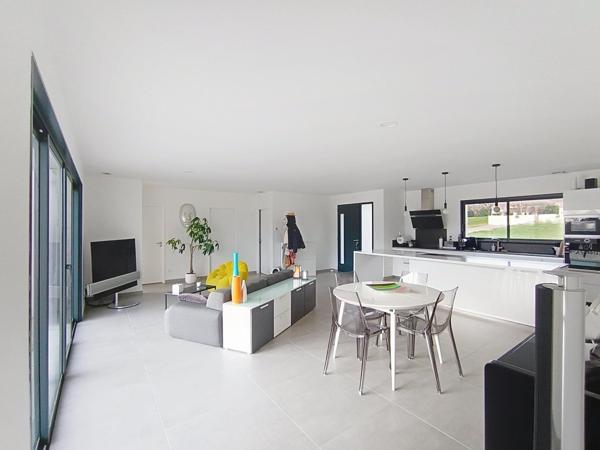 MAISON MODERNE - PISCINE - POOL HOUSE ET GARAGE