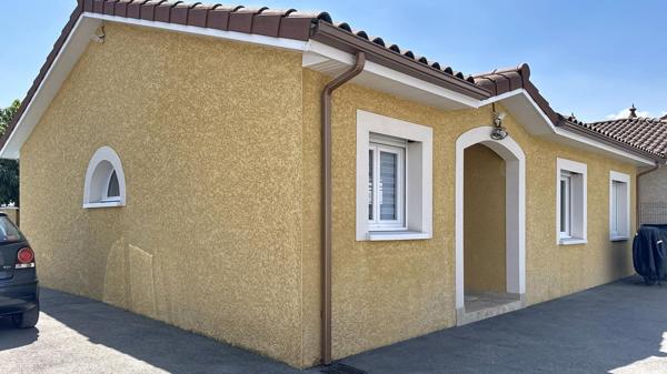 Sur la commune d’Irigny, limite Saint-Genis-Laval, venez découvrir cette belle maison individuelle datant de 2012.