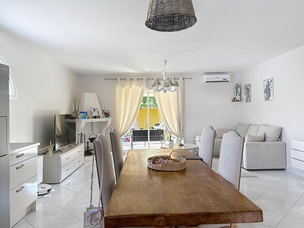 Sur la commune d’Irigny, limite Saint-Genis-Laval, venez découvrir cette belle maison individuelle datant de 2012.