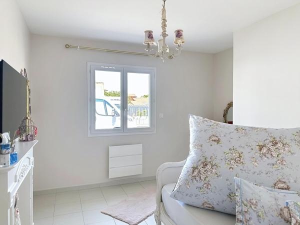 Sur la commune d’Irigny, limite Saint-Genis-Laval, venez découvrir cette belle maison individuelle datant de 2012.
