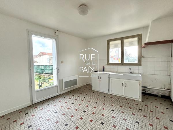 79450 SAINT AUBIN LE CLOUD Maison de bourg avec dépendance à Saint Aubin Le Cloud