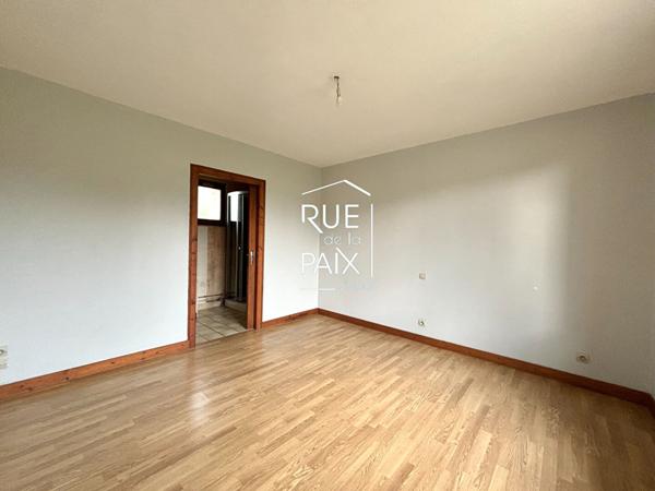 79450 SAINT AUBIN LE CLOUD Maison de bourg avec dépendance à Saint Aubin Le Cloud