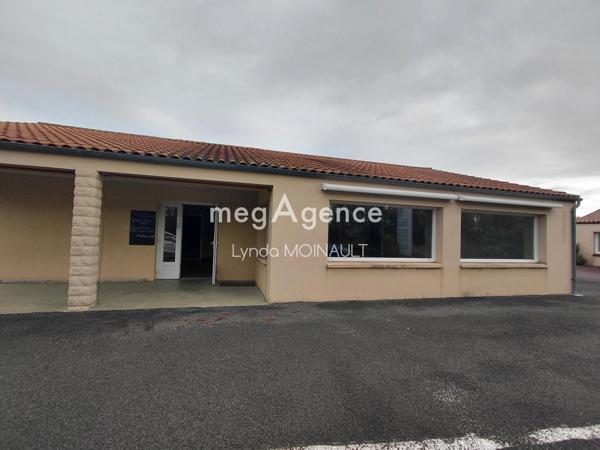 Local Commercial à PRAHECQ, 79230 - 6 pièces 147m²