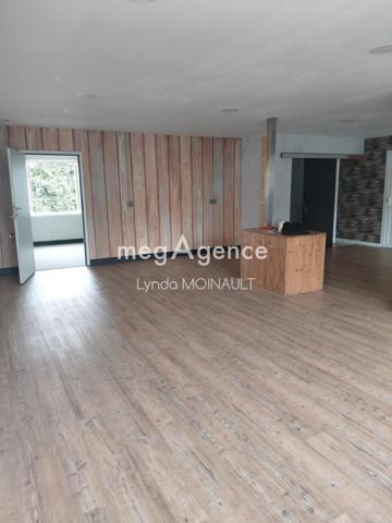 Local Commercial à PRAHECQ, 79230 - 6 pièces 147m²