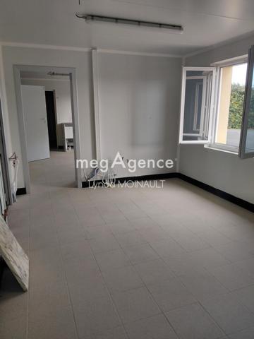 Local Commercial à PRAHECQ, 79230 - 6 pièces 147m²