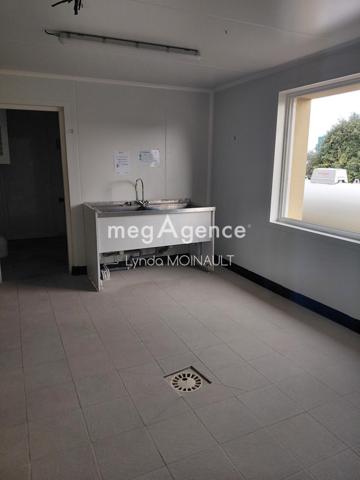 Local Commercial à PRAHECQ, 79230 - 6 pièces 147m²