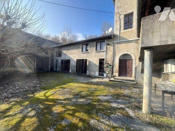 RARE A LA VENTE  - GROS POTENTIEL - LA RAVOIRE.
Ancien Corps de Ferme à rénover- Idéal investi...