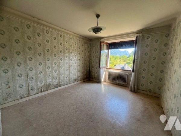 RARE A LA VENTE  - GROS POTENTIEL - LA RAVOIRE.
Ancien Corps de Ferme à rénover- Idéal investi...
