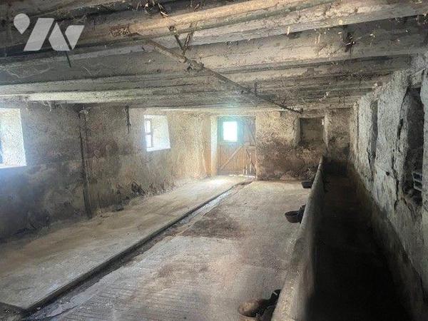 RARE A LA VENTE  - GROS POTENTIEL - LA RAVOIRE.
Ancien Corps de Ferme à rénover- Idéal investi...