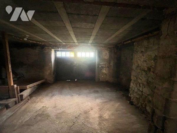 RARE A LA VENTE  - GROS POTENTIEL - LA RAVOIRE.
Ancien Corps de Ferme à rénover- Idéal investi...