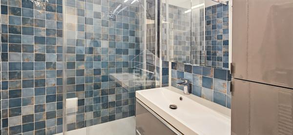 BLANQUEFORT CENTRE - Appartement rénové 84 m² + terrasses - Traversant Est/Ouest