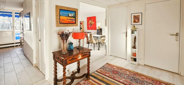 BLANQUEFORT CENTRE - Appartement rénové 84 m² + terrasses - Traversant Est/Ouest