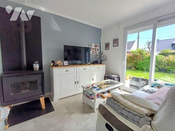 Idéalement située au centre de GUIDEL, cette maison offre un cadre de vie pratique et confortab...