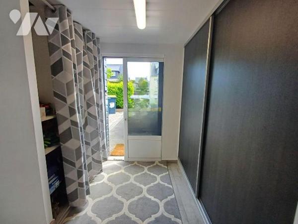 Idéalement située au centre de GUIDEL, cette maison offre un cadre de vie pratique et confortab...