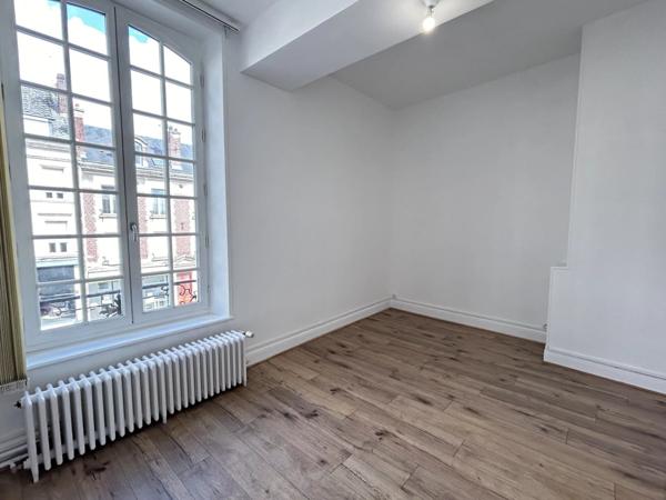 Location Appartement 4 pièces 100 m2 à Saint-Quentin