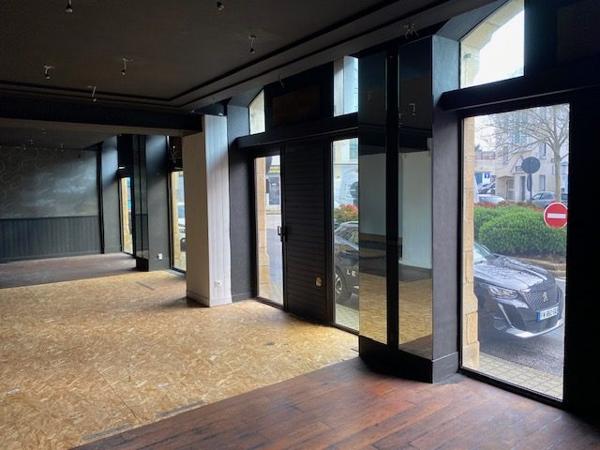 Centre-ville de Vannes, quartier Préfecture, local à usage de commerce ou bureaux