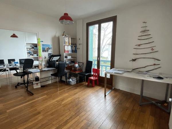 Location Local commercial 4 pièces 81.5 m² - 3 RUE MICHAUD Thonon Les Bains 74200