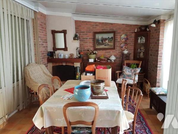 Pavillon centre ville sur 472 m² :
- Entrée  avec départ
d'escalier, chambre, chaufferie avec w...