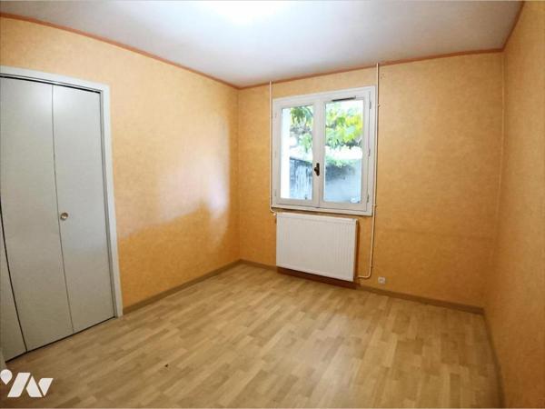 Maison de plain pied av garage, jardin et dépendances