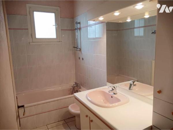 Maison de plain pied av garage, jardin et dépendances