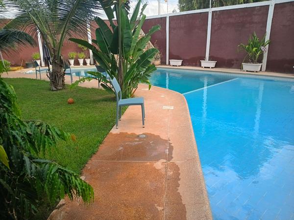 LOCATION ANNUELLE SPACIEUSE VILLA DE 4 CHAMBRES SUR UN TERRAIN DE 1000 M2 ARBORE
