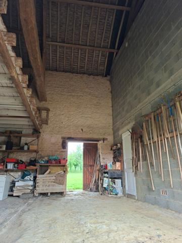 Maison Pierre & bois, dépendances, grange, 3 chb, évolutive, combles aménageables, Cheminée.