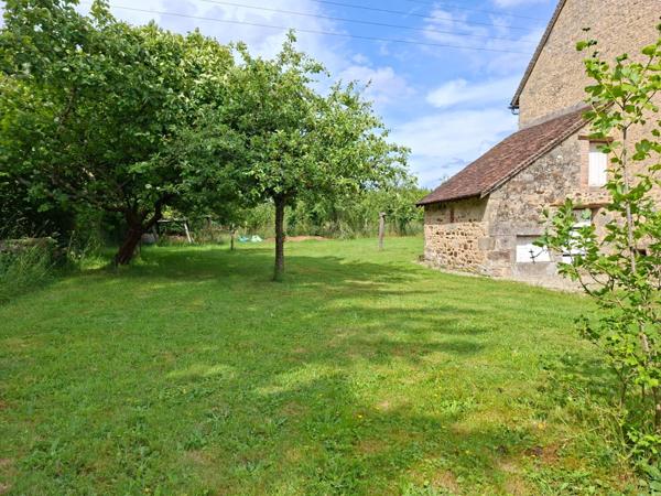 Maison Pierre & bois, dépendances, grange, 3 chb, évolutive, combles aménageables, Cheminée.