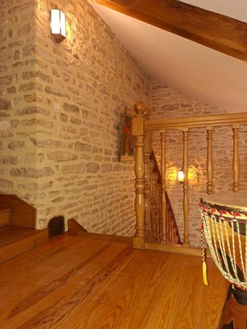 Maison Pierre & bois, dépendances, grange, 3 chb, évolutive, combles aménageables, Cheminée.