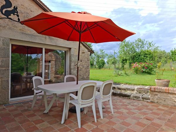 Maison Pierre & bois, dépendances, grange, 3 chb, évolutive, combles aménageables, Cheminée.