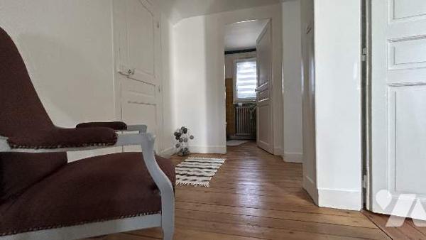 Charmante maison de ville avec terrain et garage