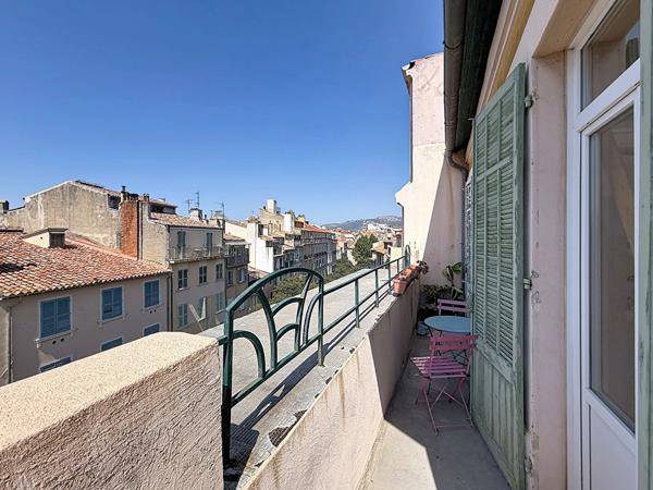 Appartement Toulon de 2 pièces de 46.80 m² avec  Terrasse de 22m² en dernier étage