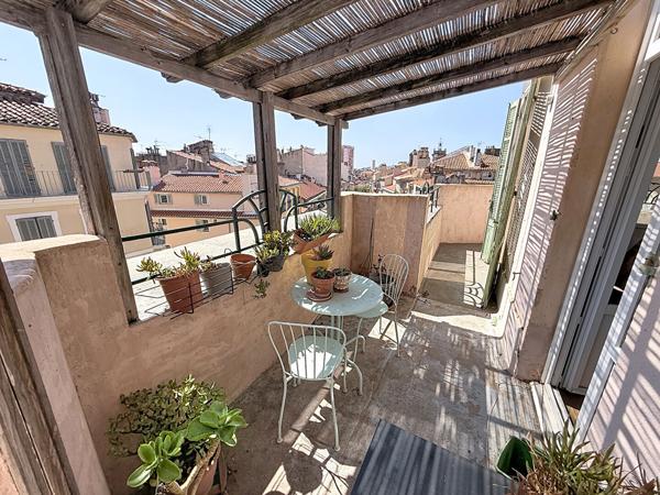 Appartement Toulon de 2 pièces de 46.80 m² avec  Terrasse de 22m² en dernier étage