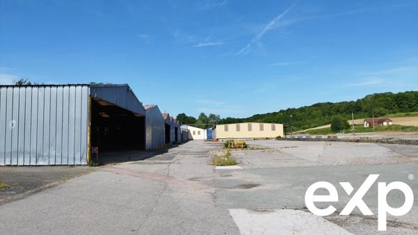 Ensemble de 4600m² de locaux professionnels