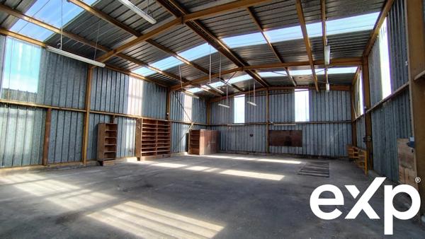 Ensemble de 4600m² de locaux professionnels