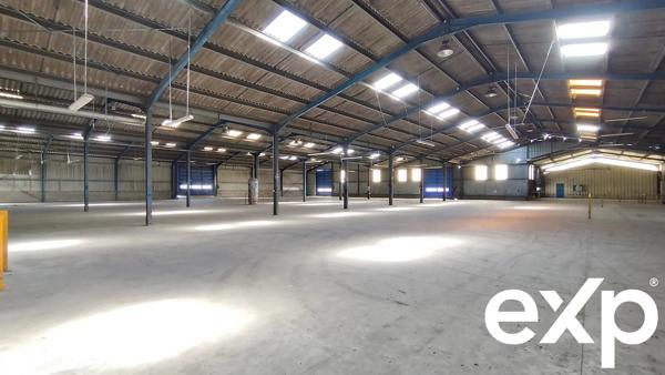 Ensemble de 4600m² de locaux professionnels