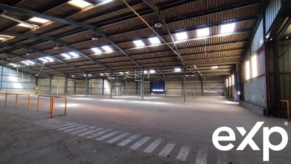 Ensemble de 4600m² de locaux professionnels