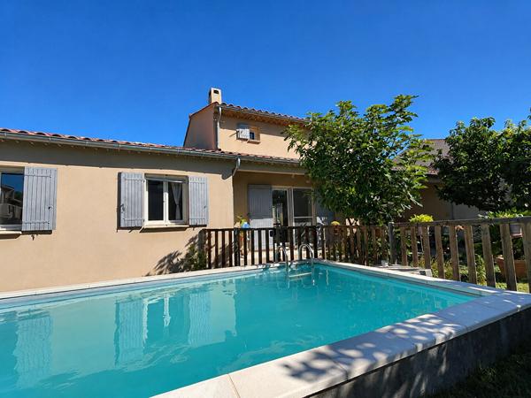 Saint-Didier Maison de plain-pied récente avec piscine et environnement privilégié