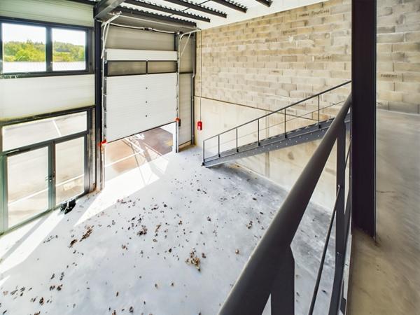 Local d'activité Mesigny 150 m2